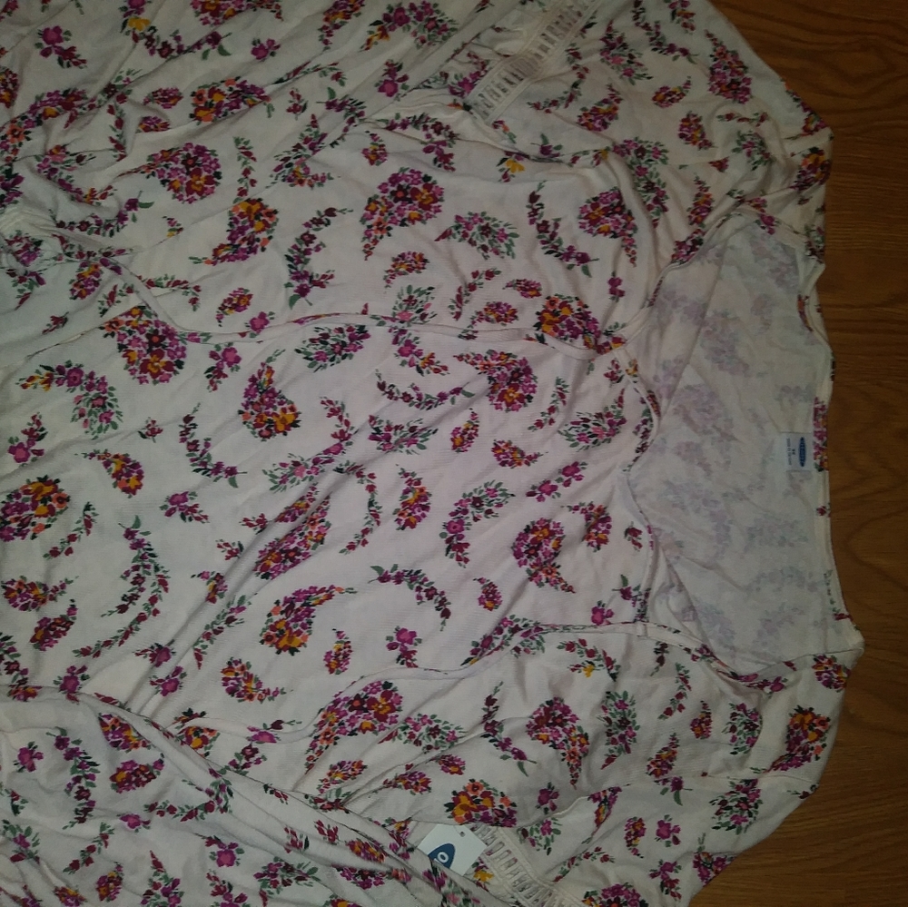 Floral Top - Picture 2 of 4